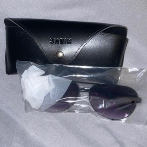 NWOT with sunglasses. Oversized like aviators